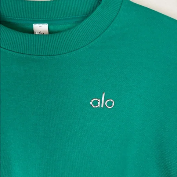 NWT ALO ACCOLADE CREW NECK PULLOVER & SWEAT SHORTS SET Spruce Green Size S - Picture 3 of 12